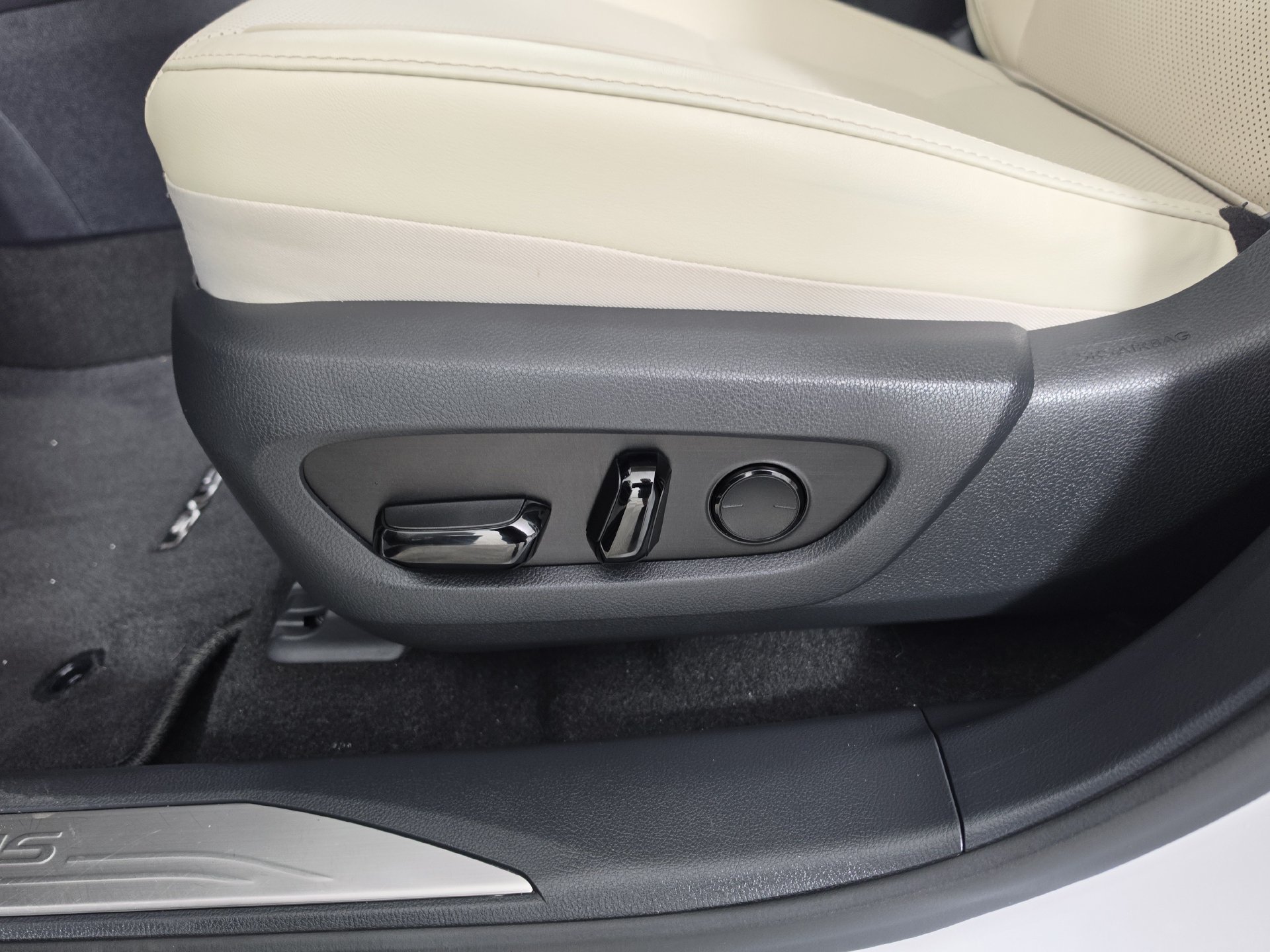 Used 2024 Lexus RX 350 Premium w/ Cold Area Package FWD image 4