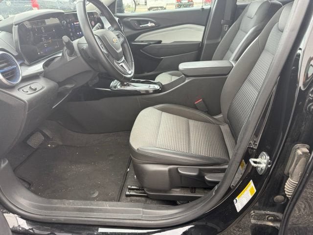 Used 2024 Chevrolet Trax LT w/ Driver Confidence Package FWD image 22