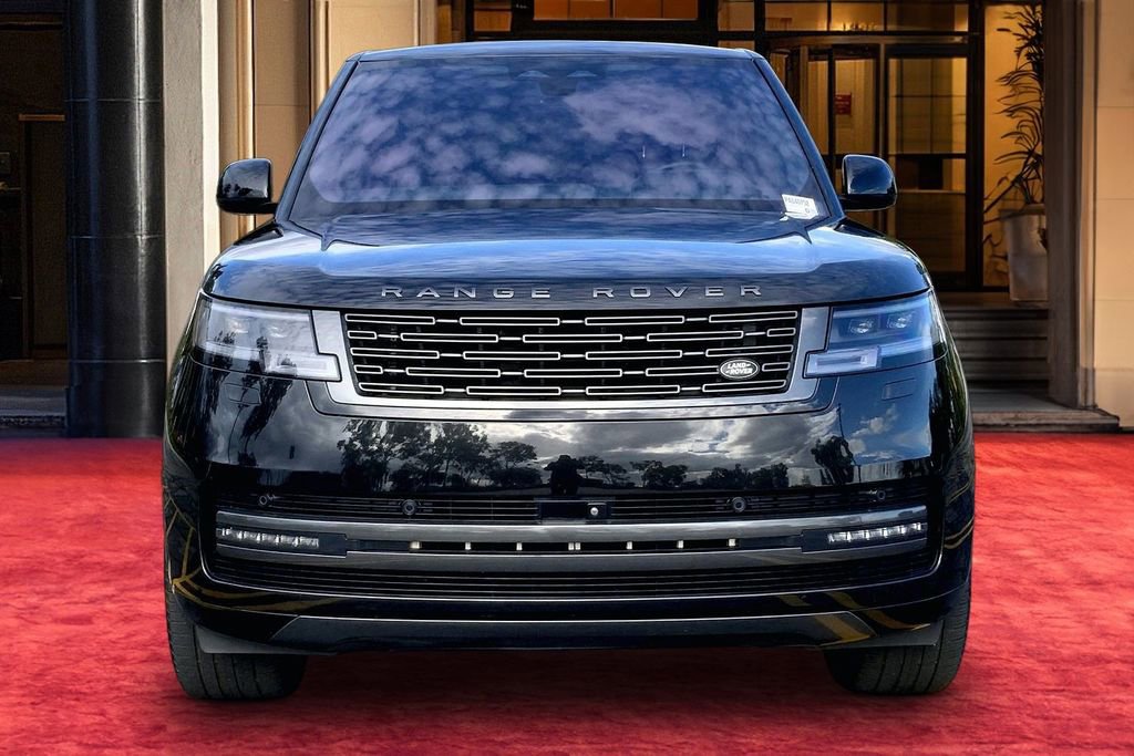 Used 2023 Land Rover Range Rover SE image 3