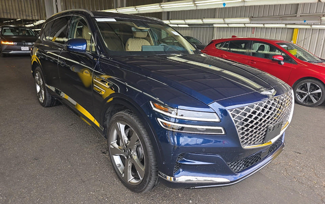 Used 2023 Genesis GV80 3.5T w/ Prestige Package AWD/4WD image 2