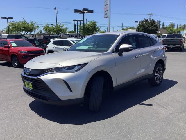 Used 2024 Toyota Venza LE AWD/4WD image 5