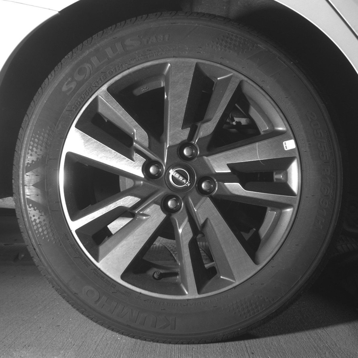Used 2025 Nissan Versa SV FWD image 15