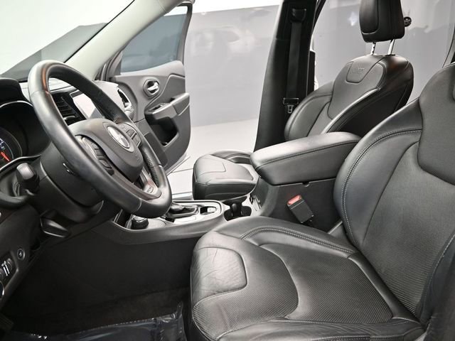 Used 2019 Jeep Cherokee Limited image 14