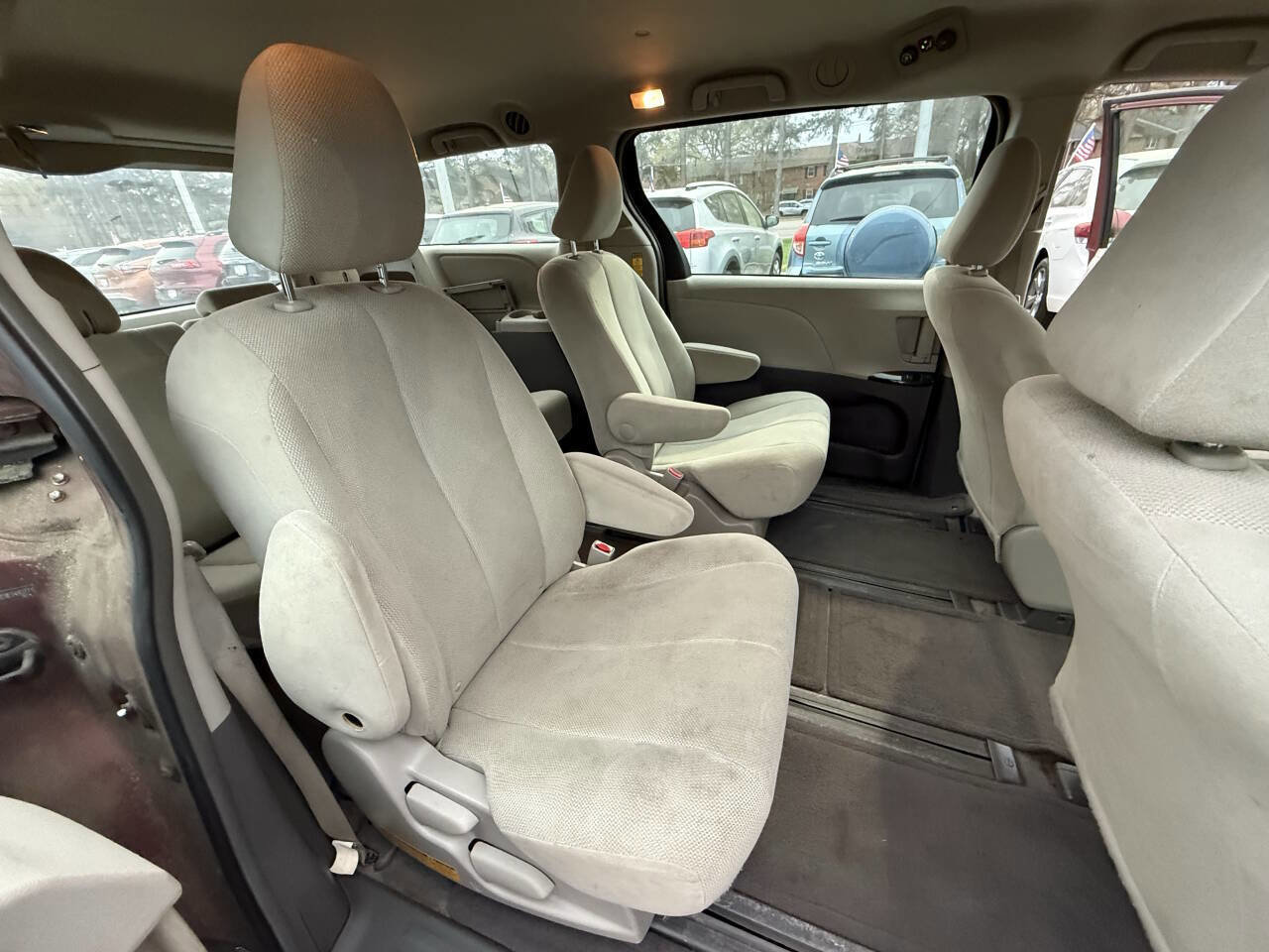 Used 2014 Toyota Sienna L image 14