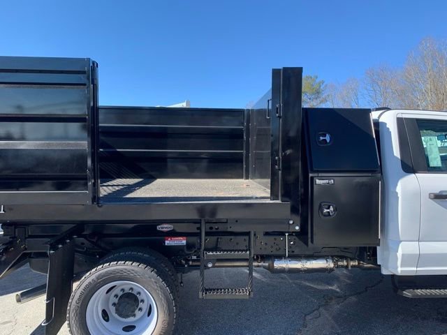 New 2025 Ford F550 4x4 Regular Cab Super Duty image 17
