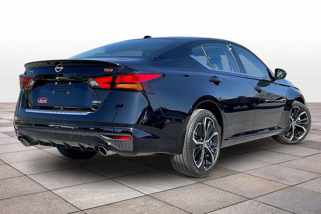 Used 2023 Nissan Altima 2.5 SR w/ SR Premium Package AWD/4WD image 12