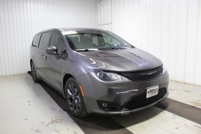 Used 2020 Chrysler Pacifica Touring w/ S Appearance Package image 1