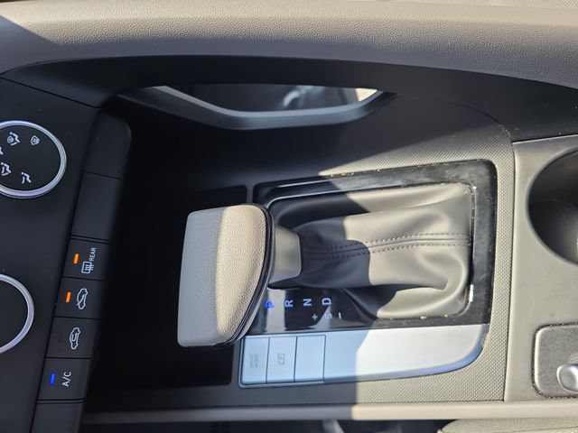 Used 2025 Hyundai Elantra SE FWD image 19