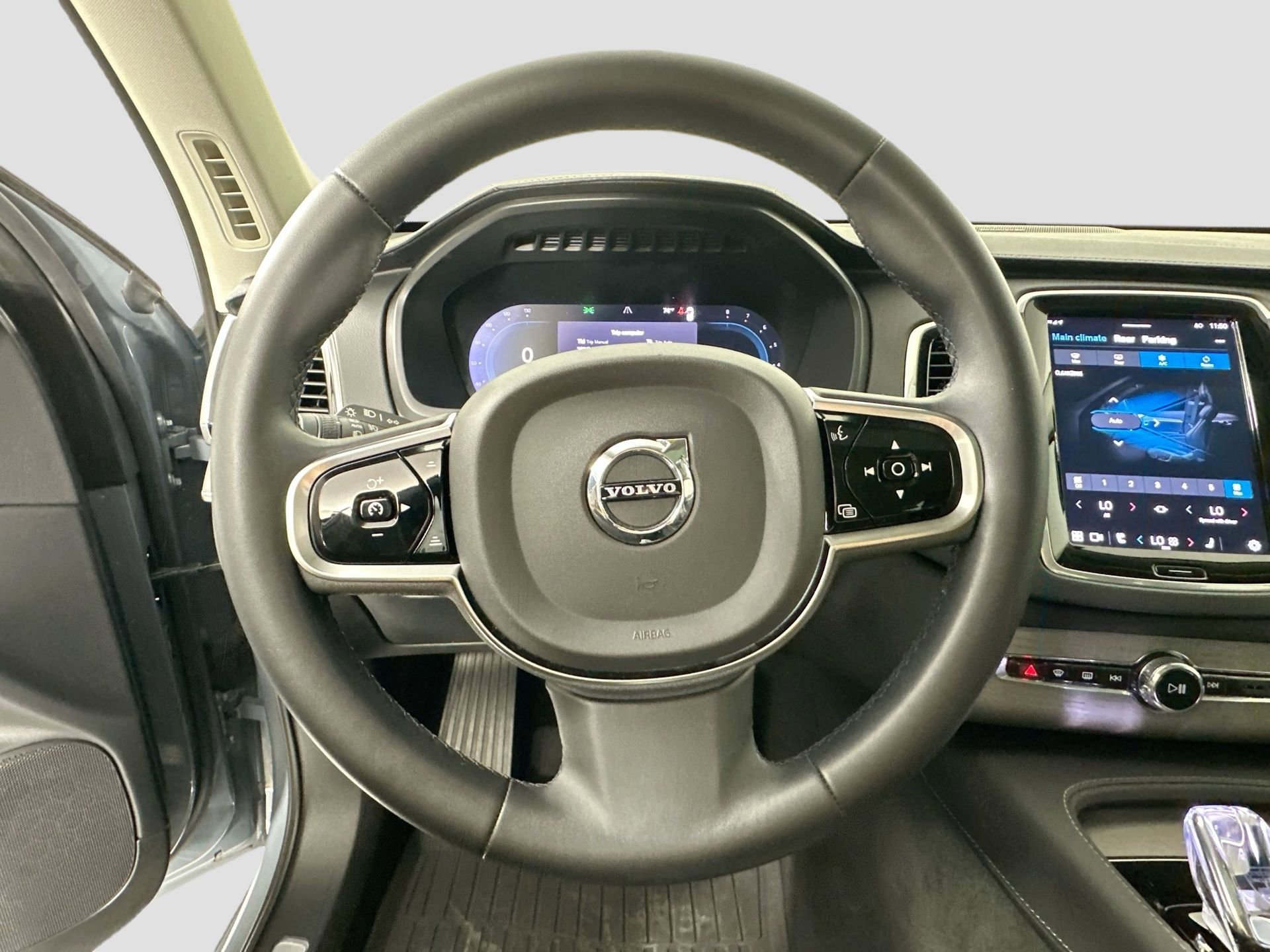 Certified 2023 Volvo XC90 B6 Ultimate w/ Protection Package Premier image 12