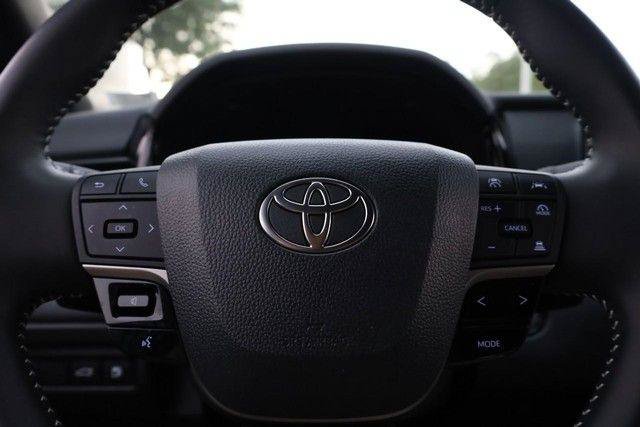 Used 2026 Toyota Camry SE FWD image 9