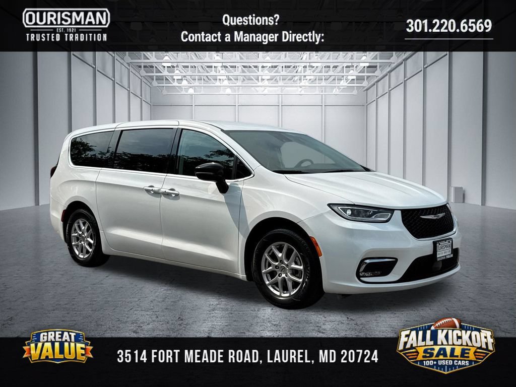 Used 2024 Chrysler Pacifica Touring-L FWD image 1