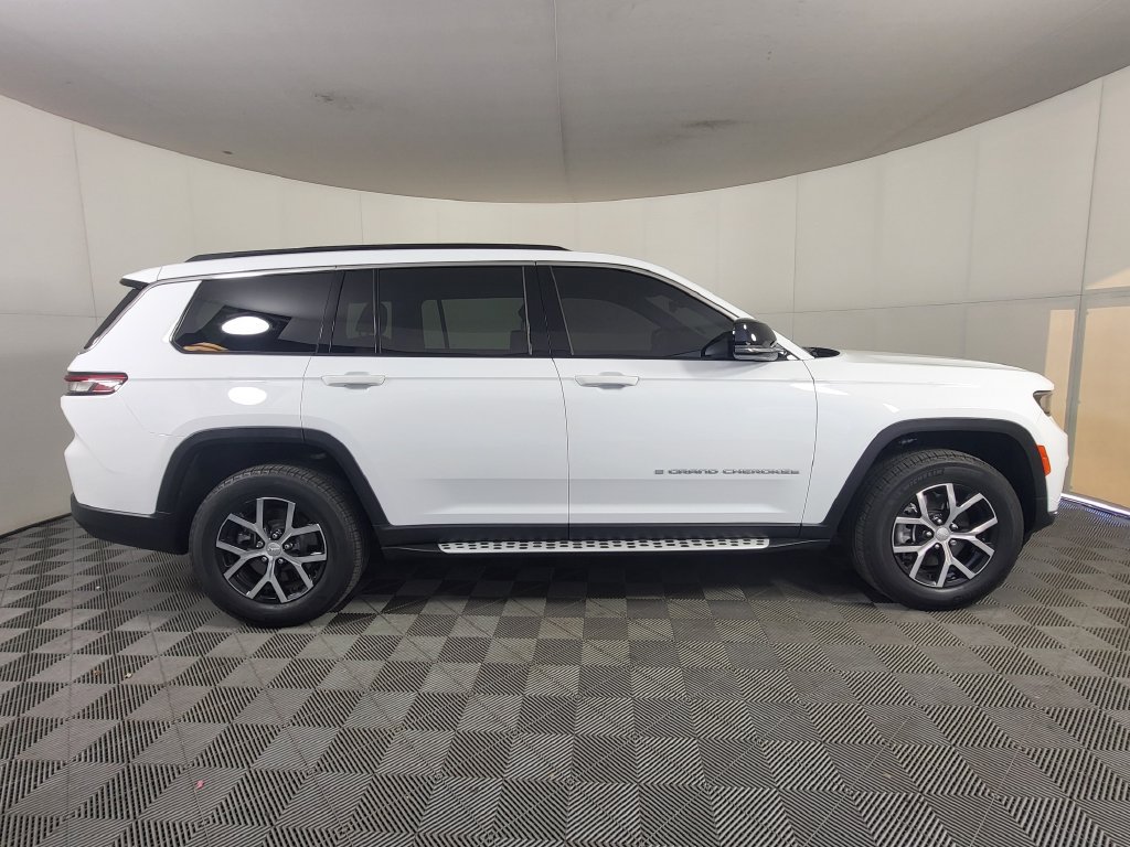 Used 2025 Jeep Grand Cherokee L Limited w/ Trailer Tow Package AWD/4WD image 8