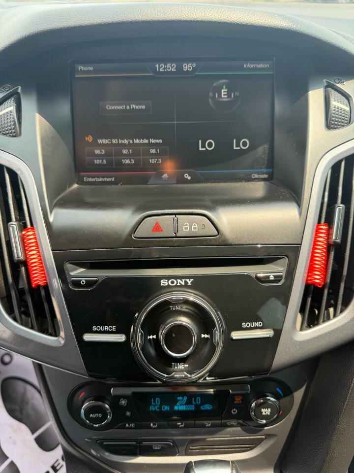 Used 2014 Ford Focus Titanium FWD image 26