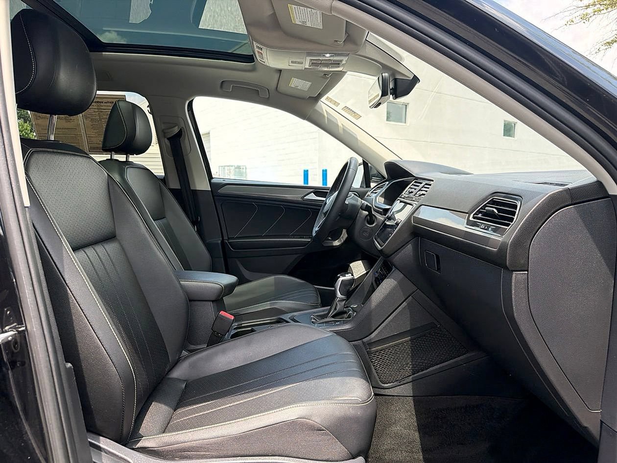 Used 2023 Volkswagen Tiguan SE w/ Panoramic Sunroof Package FWD image 30
