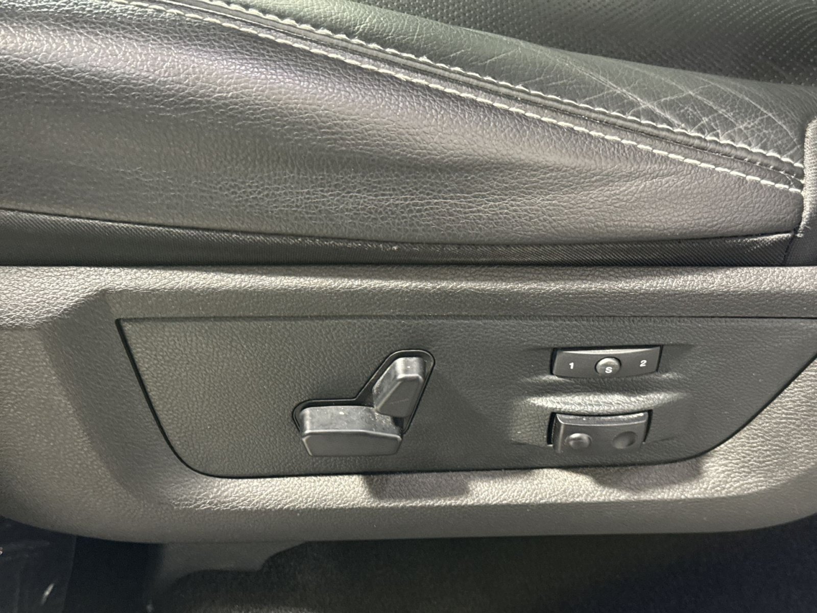 Used 2018 RAM 1500 Laramie w/ Convenience Group AWD/4WD image 15