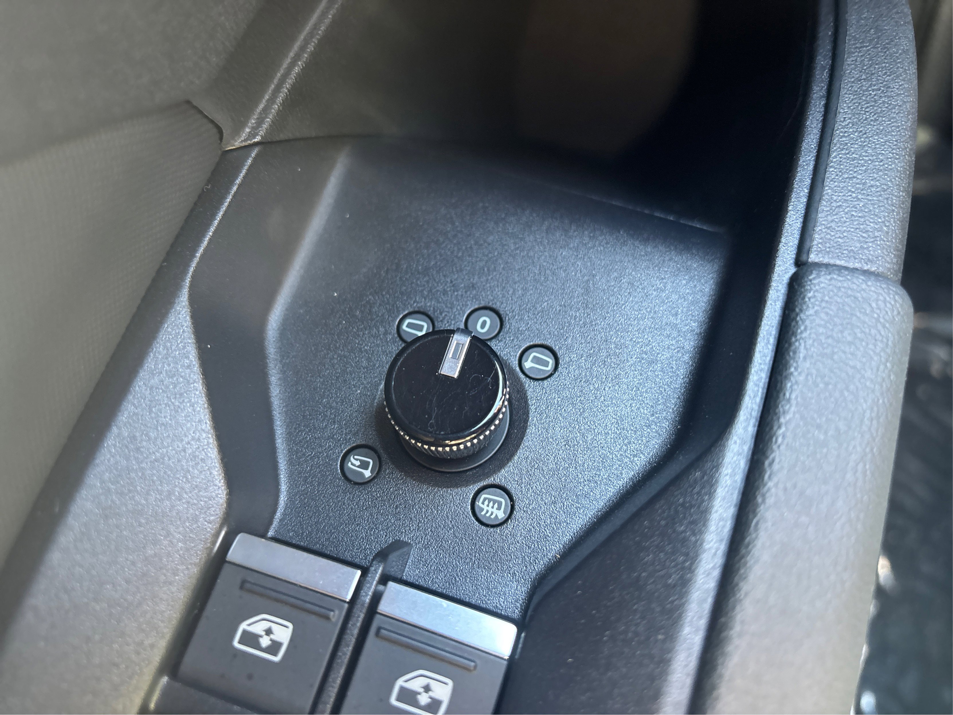 Used 2025 Audi Q4 e-tron Premium Plus image 55