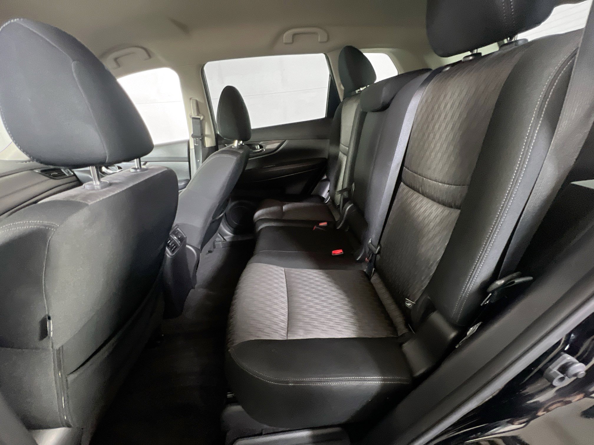 Used 2020 Nissan Rogue SV image 23