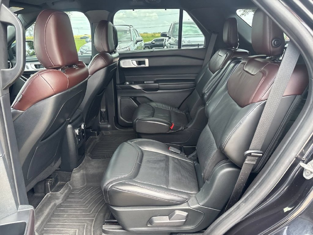 Used 2020 Ford Explorer Platinum w/ Premium Technology Package AWD/4WD image 3