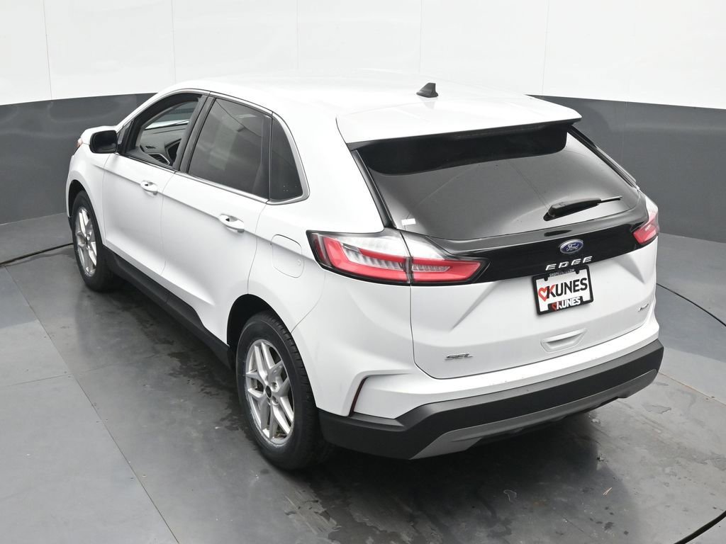 Used 2024 Ford Edge SEL image 44