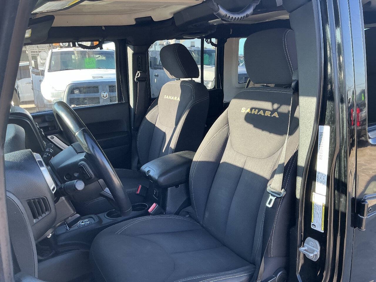 Used 2014 Jeep Wrangler Unlimited Sahara w/ Connectivity Group AWD/4WD image 12