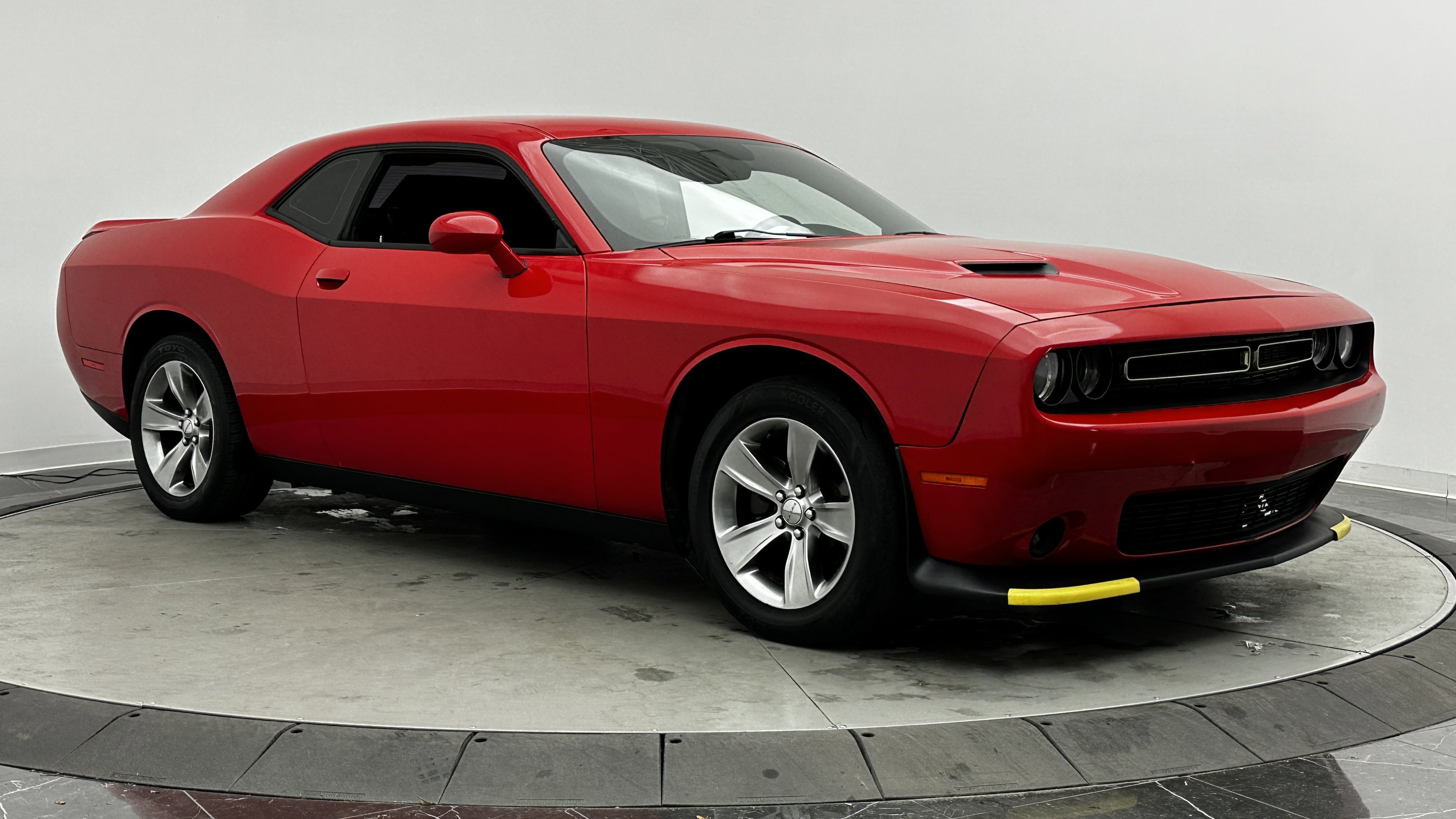 Used 2020 Dodge Challenger SXT RWD image 3