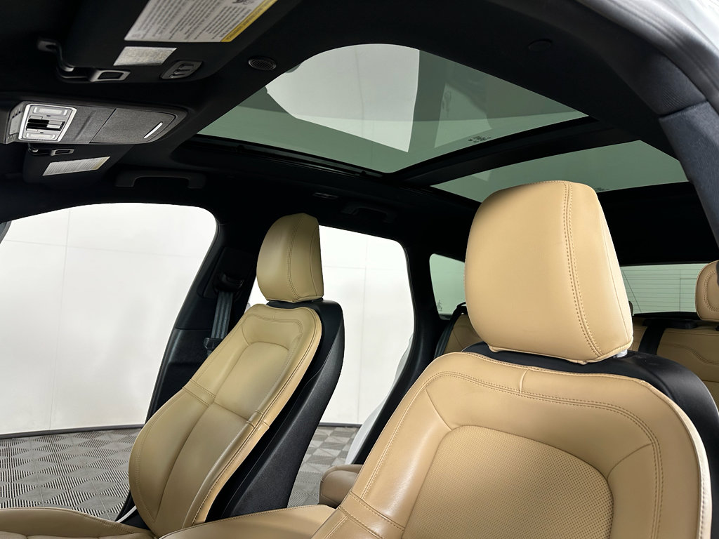 Used 2023 Lincoln Corsair Reserve w/ Equipment Group 201A image 9