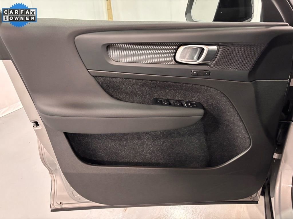 Certified 2025 Volvo XC40 B5 Plus image 14