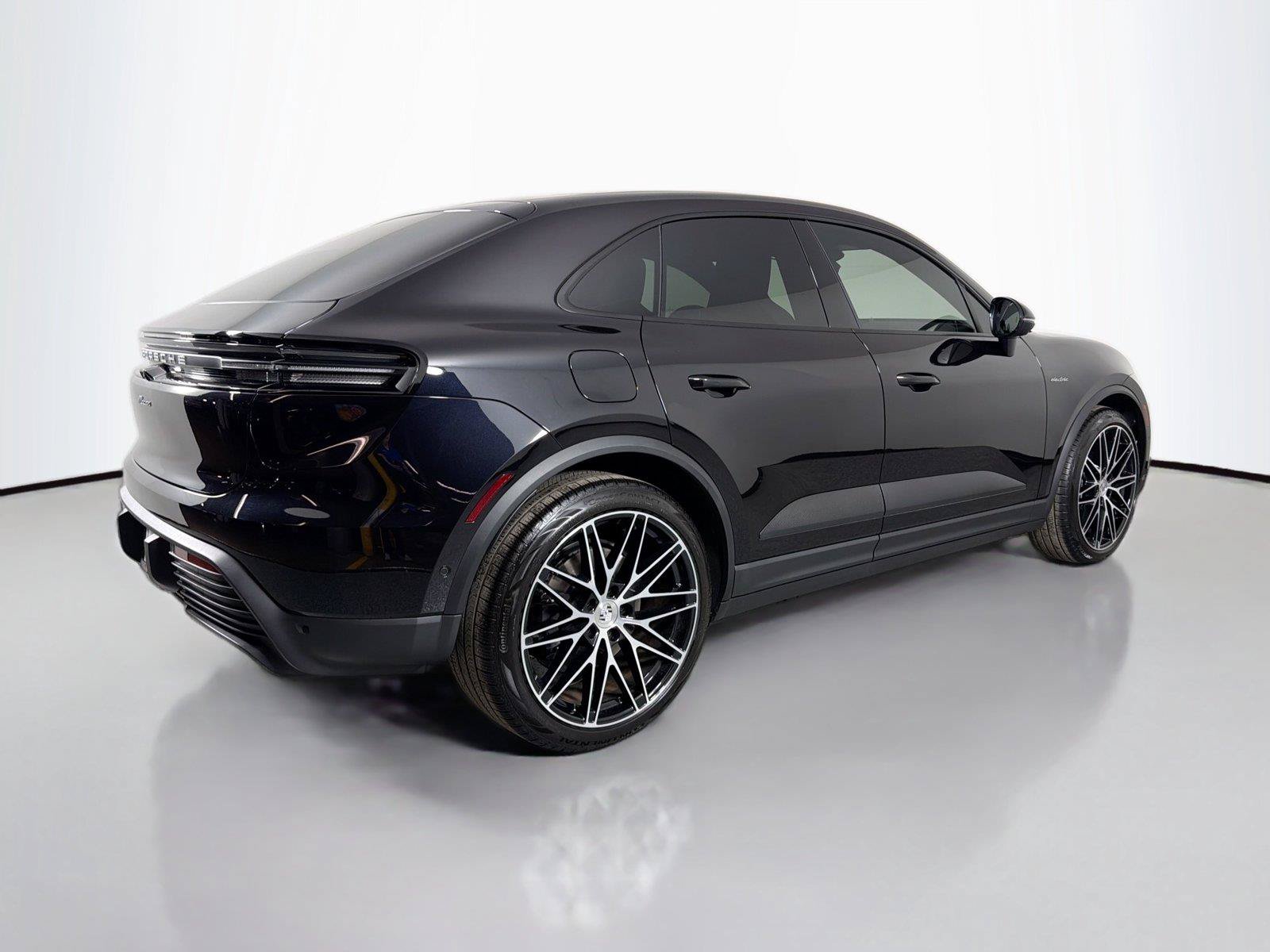 Certified 2026 Porsche Macan Electric RWD image 7