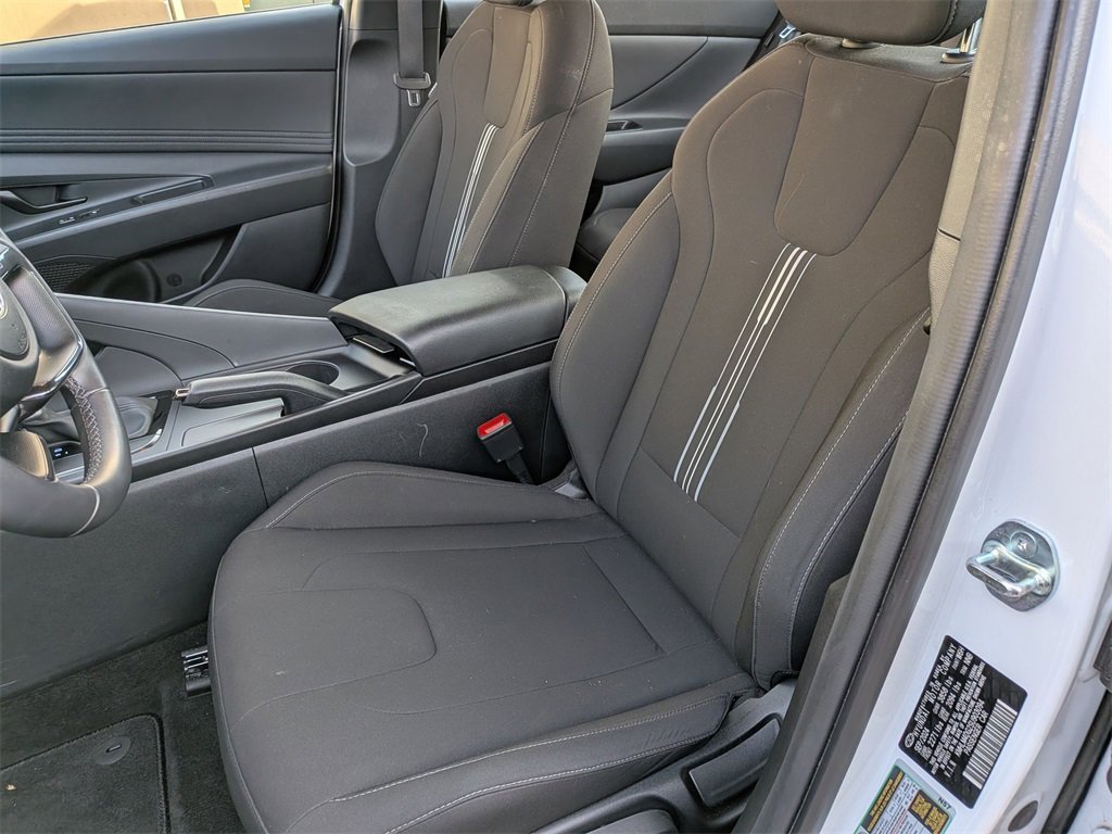 Certified 2025 Hyundai Elantra Sport w/ Cargo Package image 16