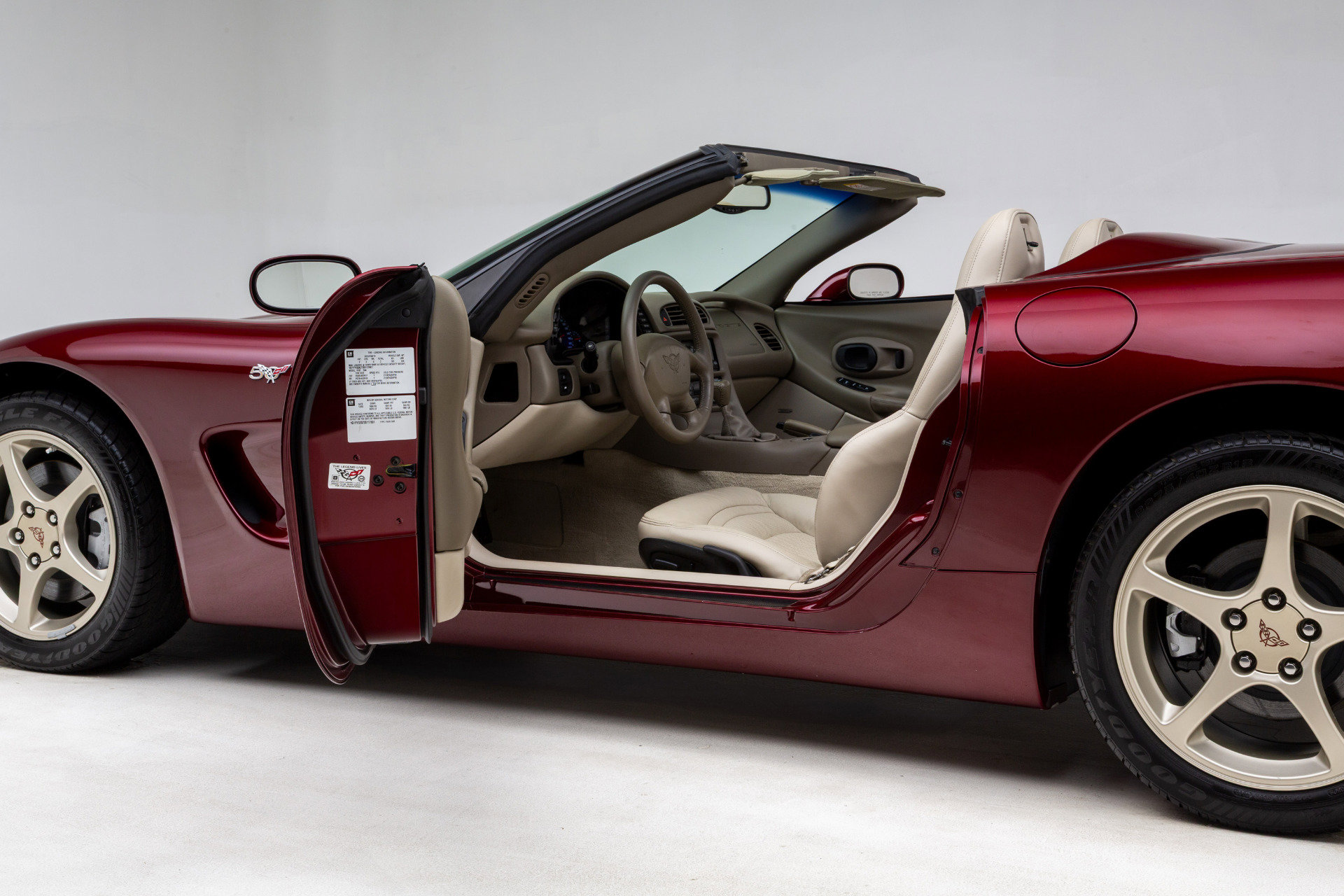 Used 2003 Chevrolet Corvette 50th Anniversary Edition w/ Preferred Equipment Group1 image 21