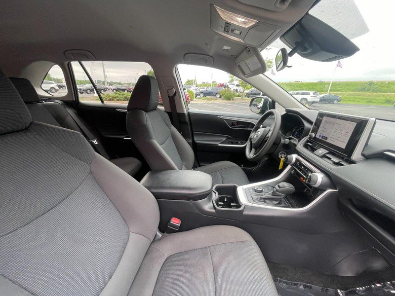 Used 2024 Toyota RAV4 LE AWD/4WD image 7