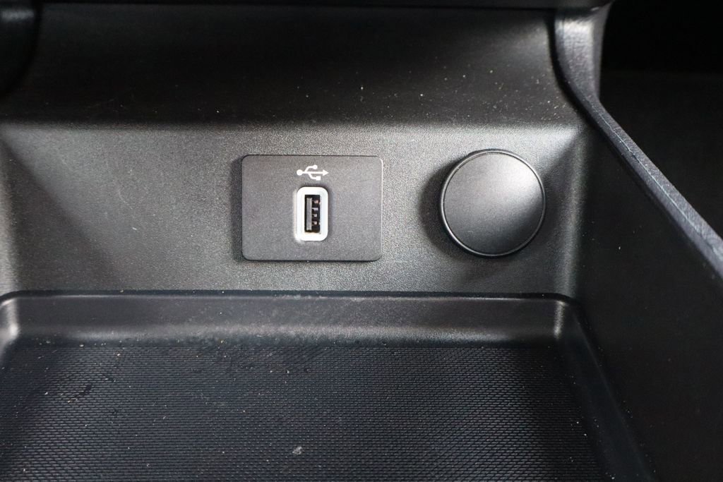 Used 2017 Ford Fusion SE w/ Fusion SE Technology Package image 13