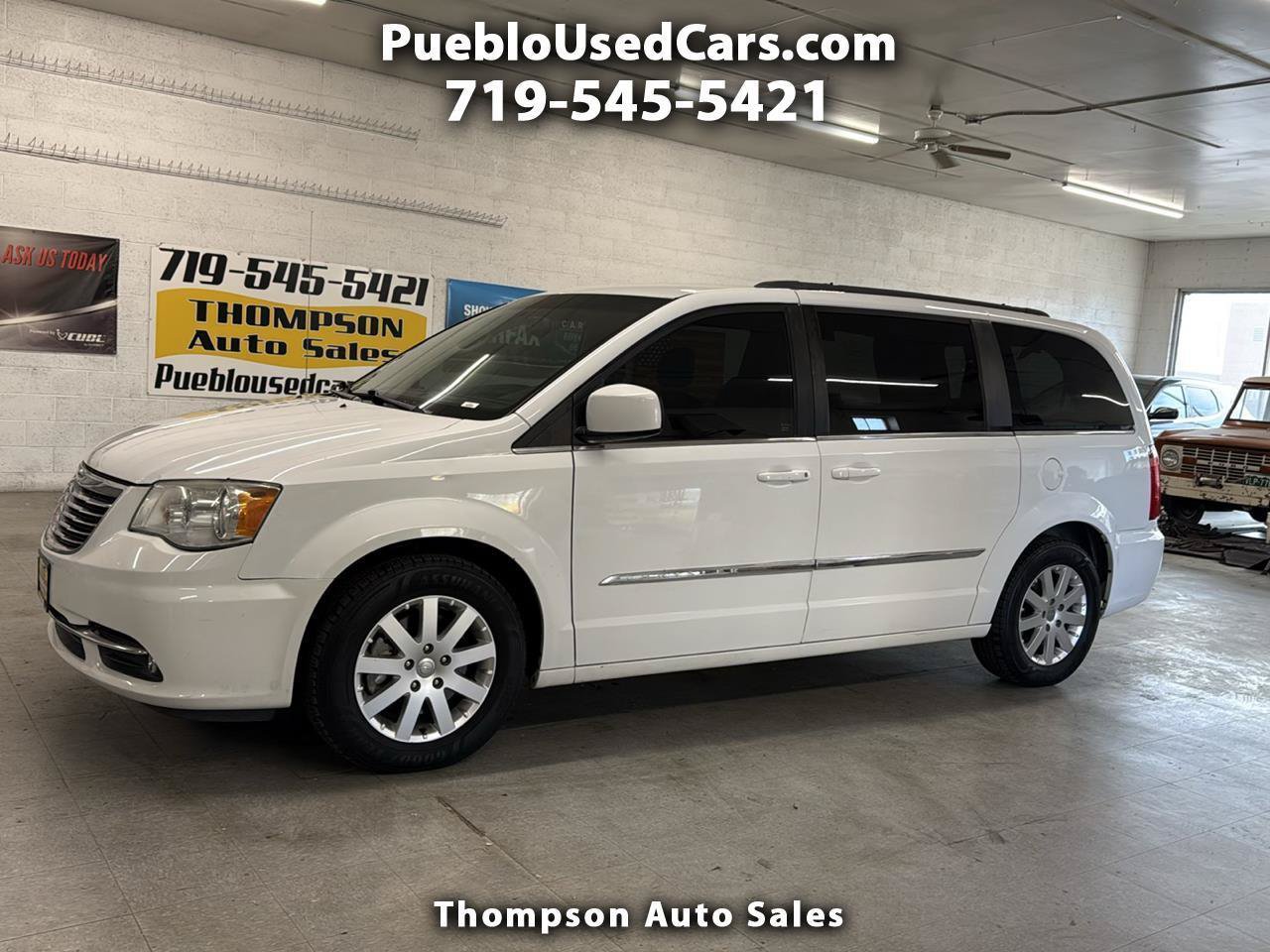 Used 2015 Chrysler Town & Country Touring FWD image 1