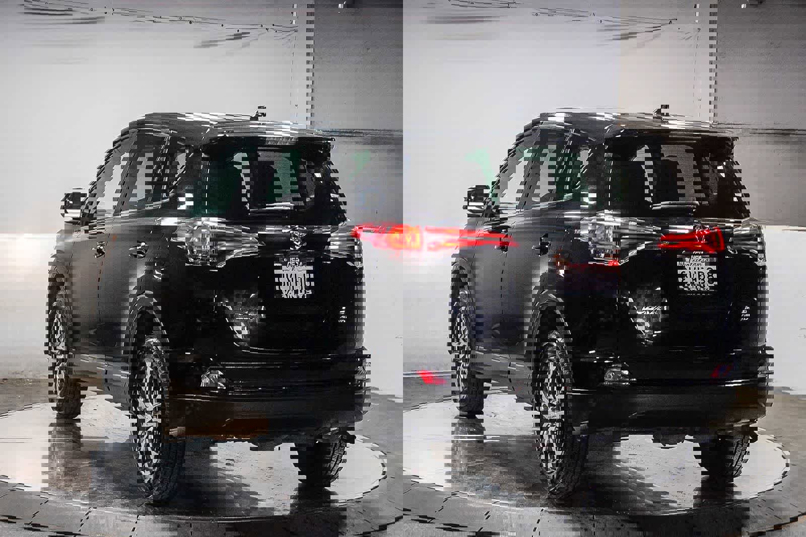 Certified 2018 Toyota RAV4 LE image 6