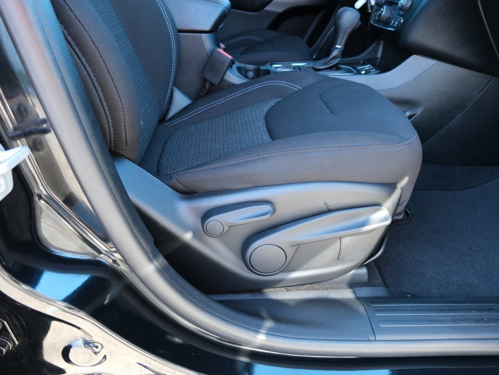 Used 2021 Jeep Cherokee Latitude image 31