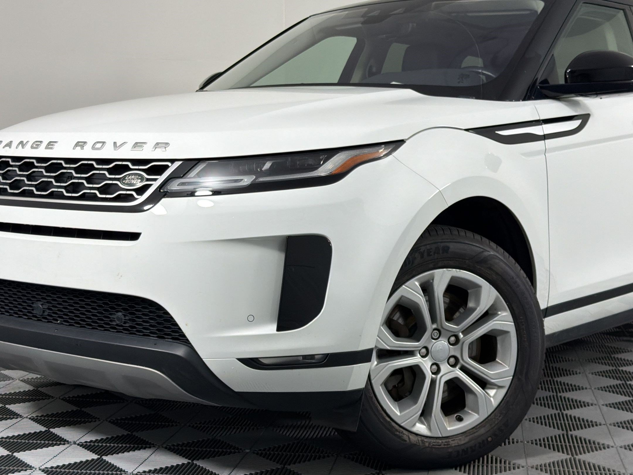 Used 2020 Land Rover Range Rover Evoque S AWD/4WD image 22