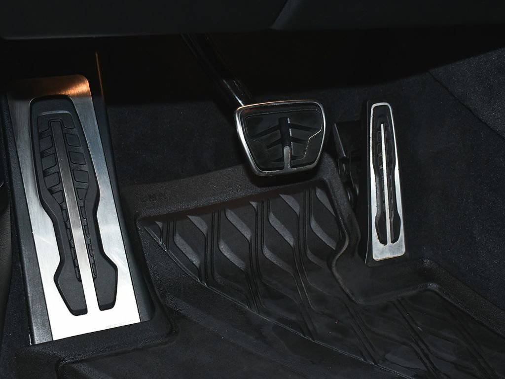 Used 2022 BMW X6 xDrive40i w/ Executive Package image 20