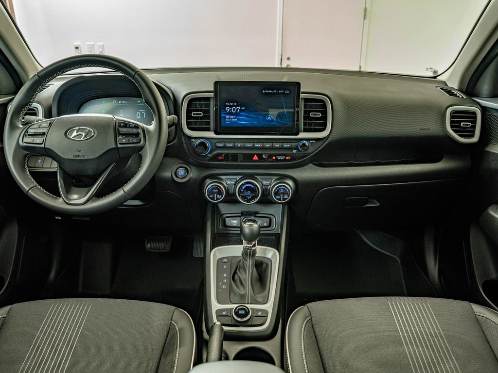 Used 2025 Hyundai Venue Limited FWD image 27