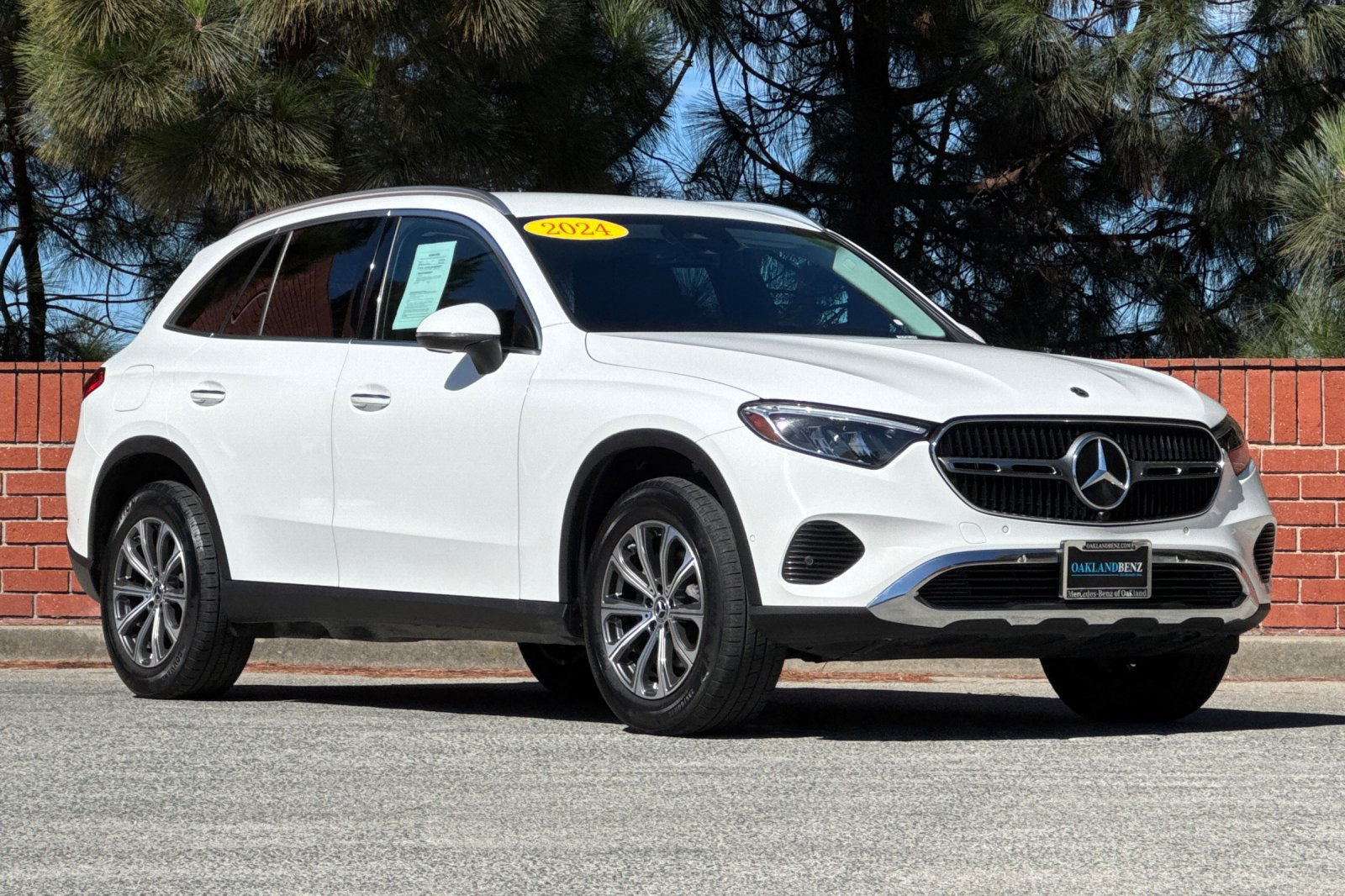 Used 2024 Mercedes-Benz GLC 300 4MATIC image 2