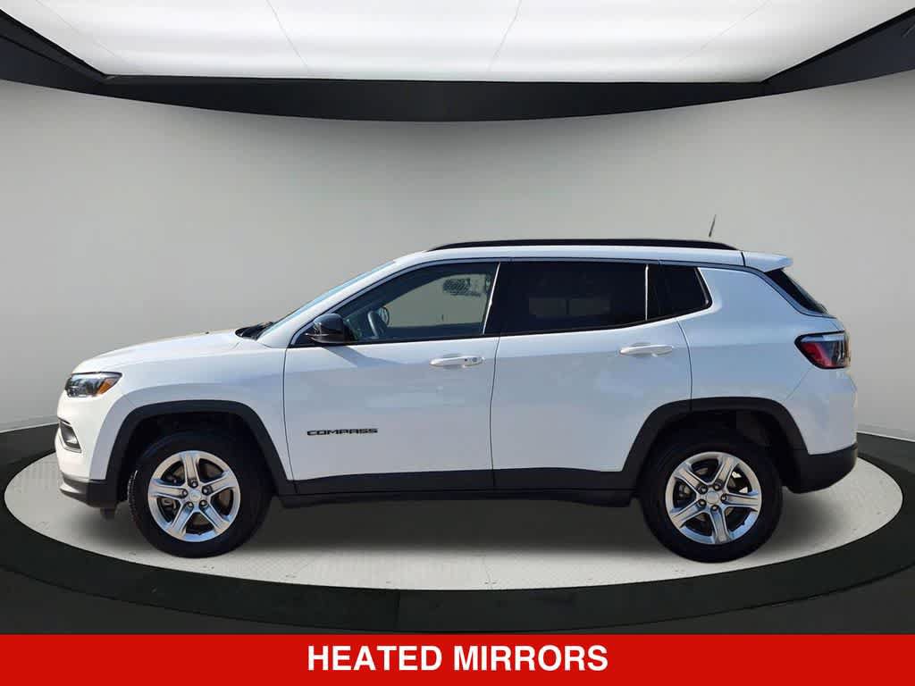 Used 2024 Jeep Compass Latitude AWD/4WD image 3