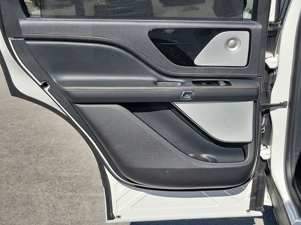 New 2025 Lincoln Aviator Black Label image 11