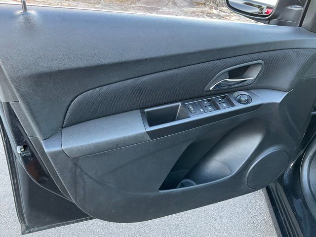 Used 2015 Chevrolet Cruze LT image 6