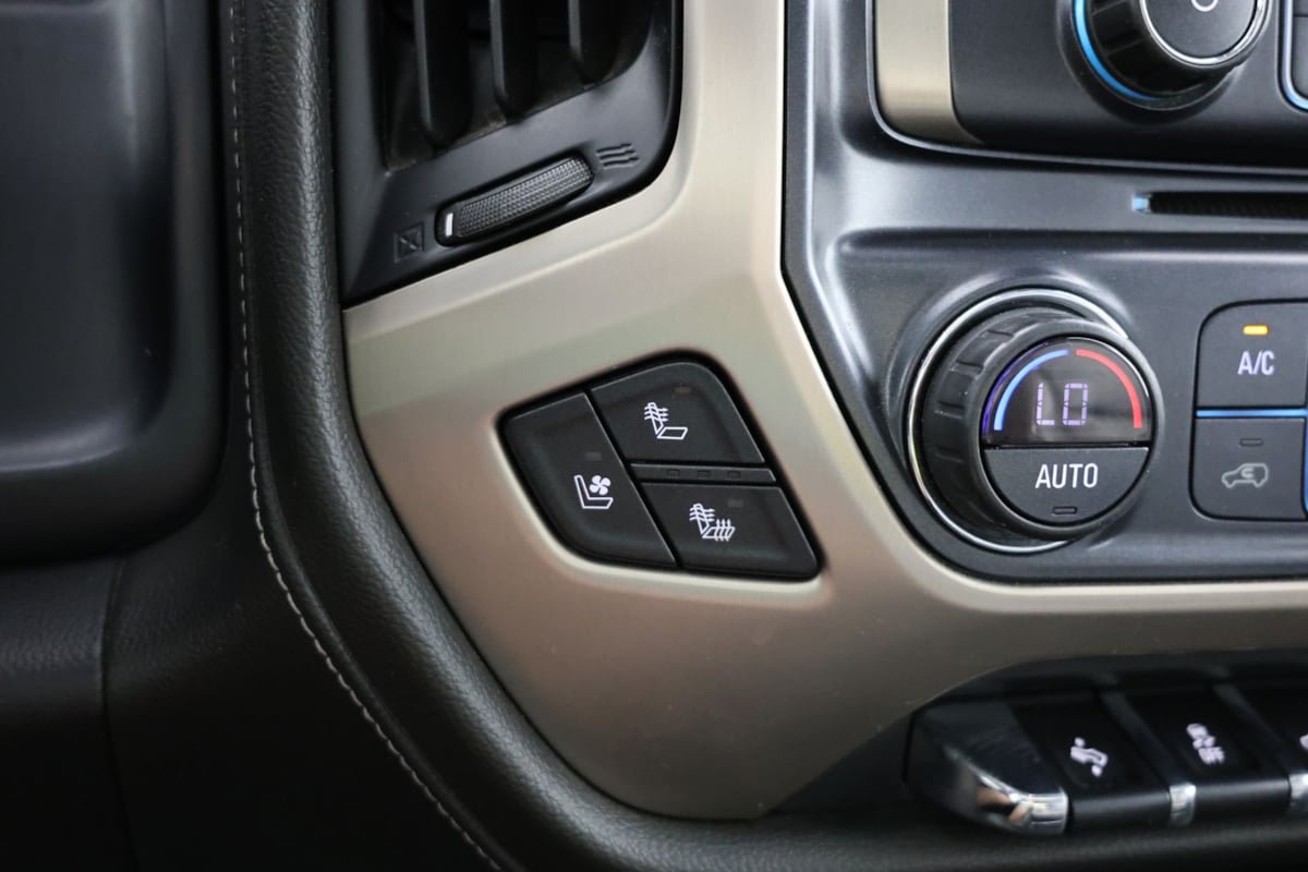 Used 2019 GMC Sierra 2500 Denali w/ Duramax Plus Package AWD/4WD image 9