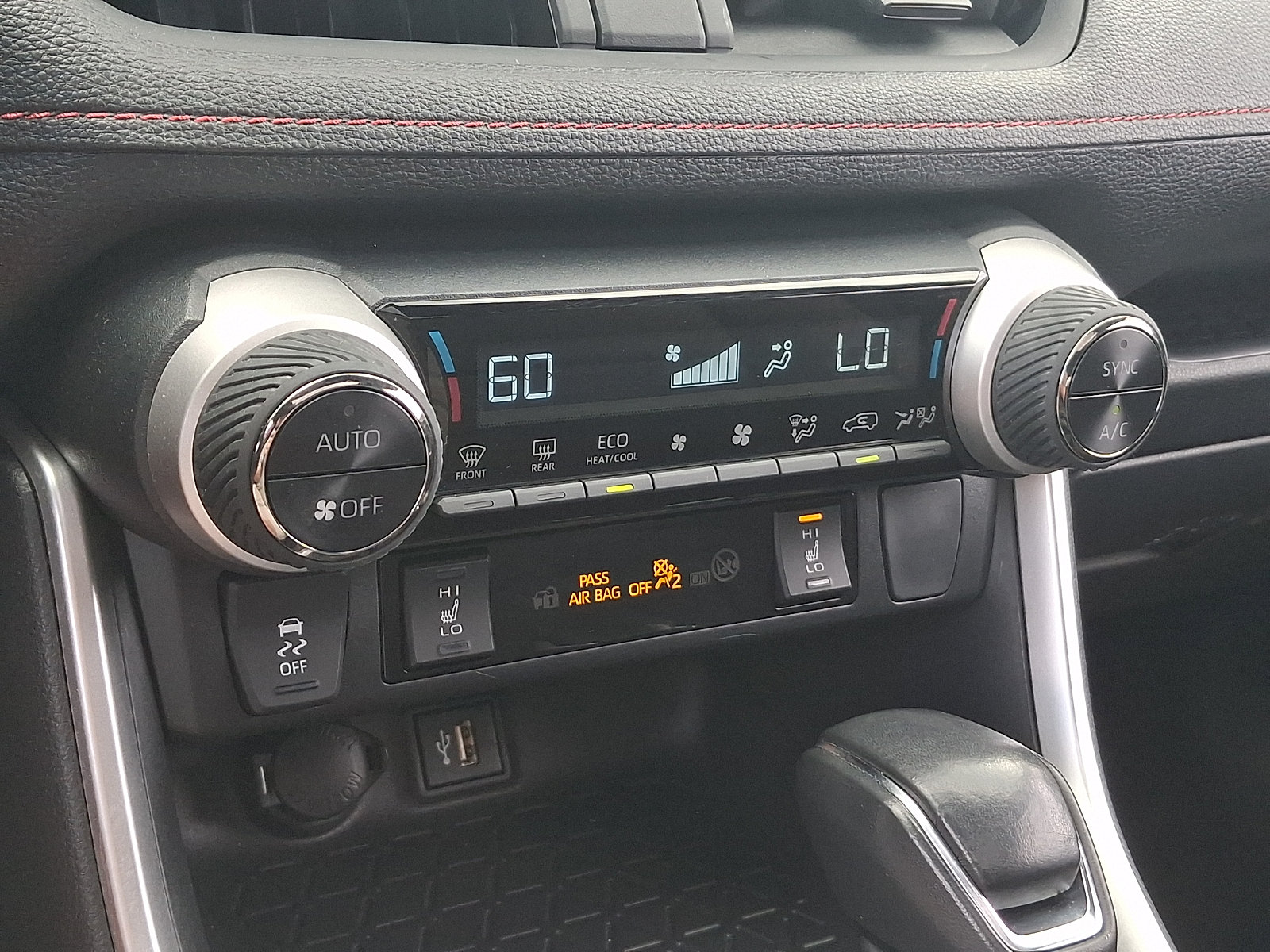 Used 2024 Toyota RAV4 SE w/ Weather & Moonroof Package AWD/4WD image 17
