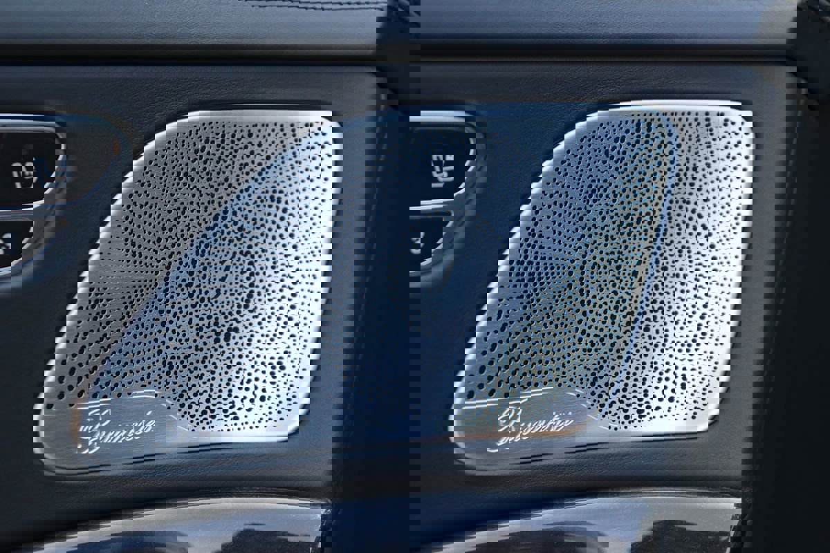 Used 2015 Mercedes-Benz S 63 AMG 4MATIC Sedan w/ Driver Assistance Package image 59