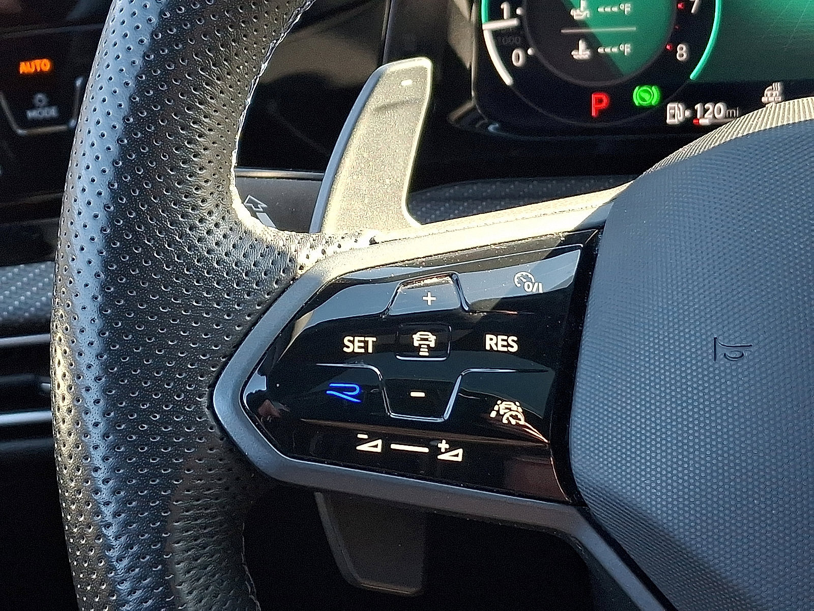 Used 2024 Volkswagen Golf R image 22