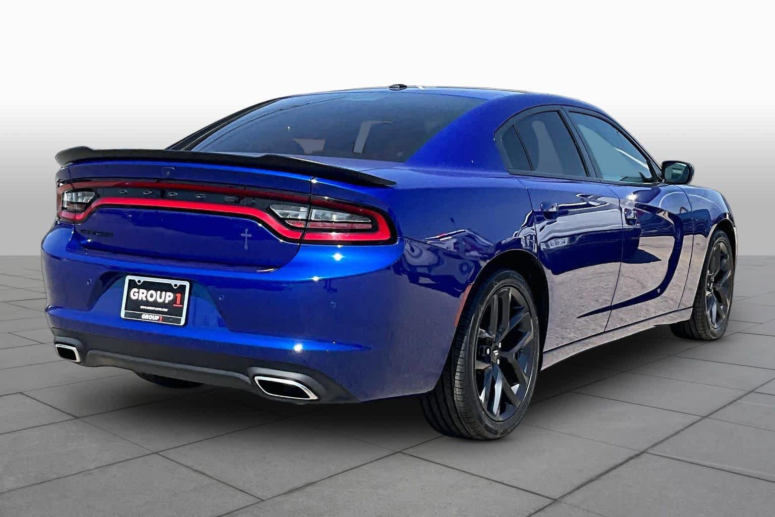 Used 2022 Dodge Charger SXT w/ Blacktop Package RWD image 12