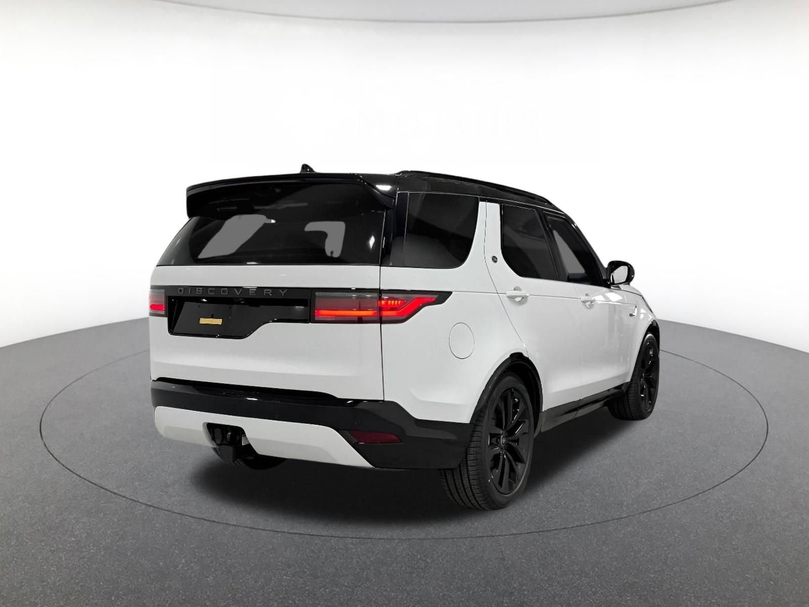New 2026 Land Rover Discovery Dynamic SE image 5