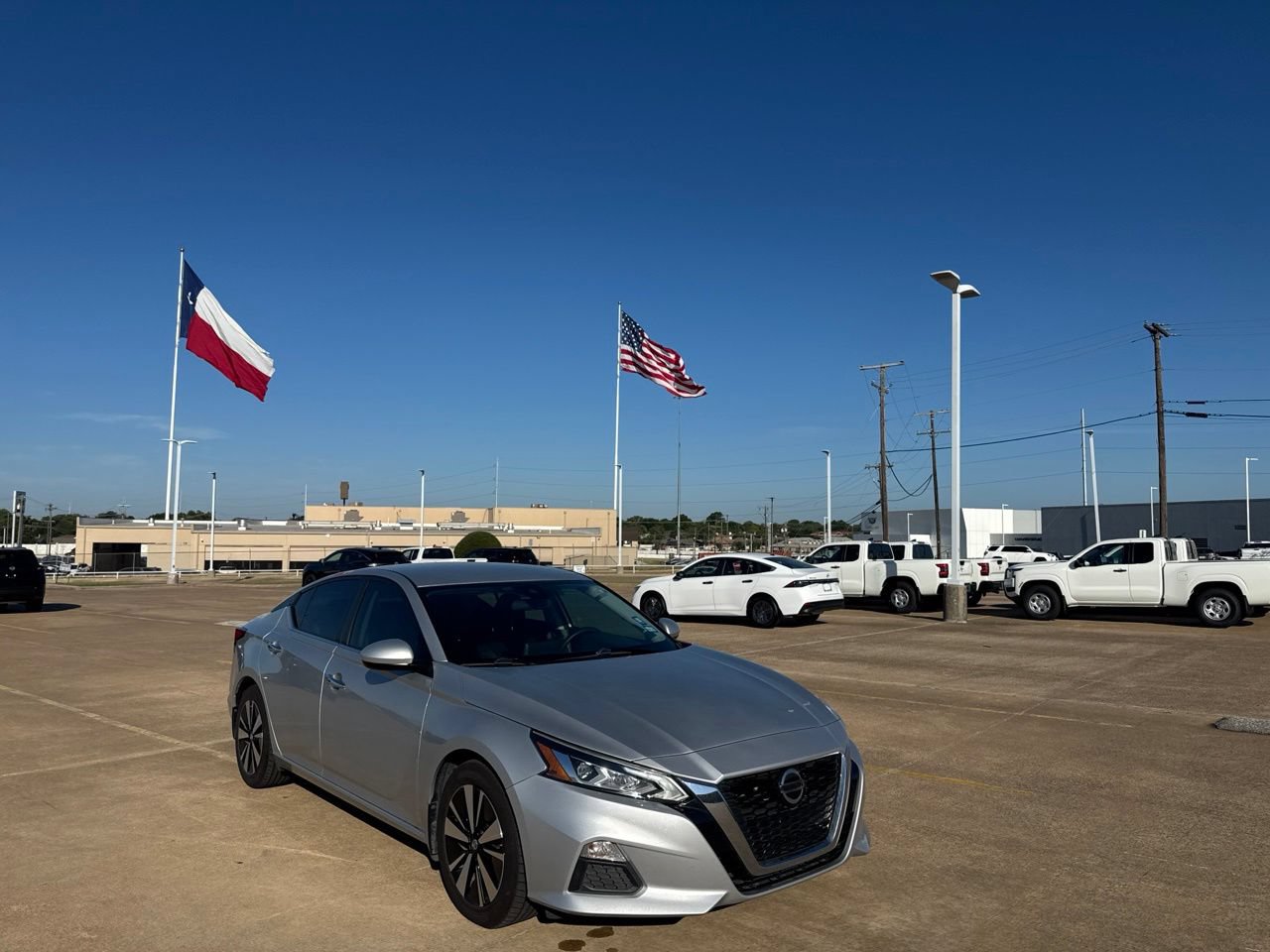 Used 2021 Nissan Altima 2.5 SV FWD image 2