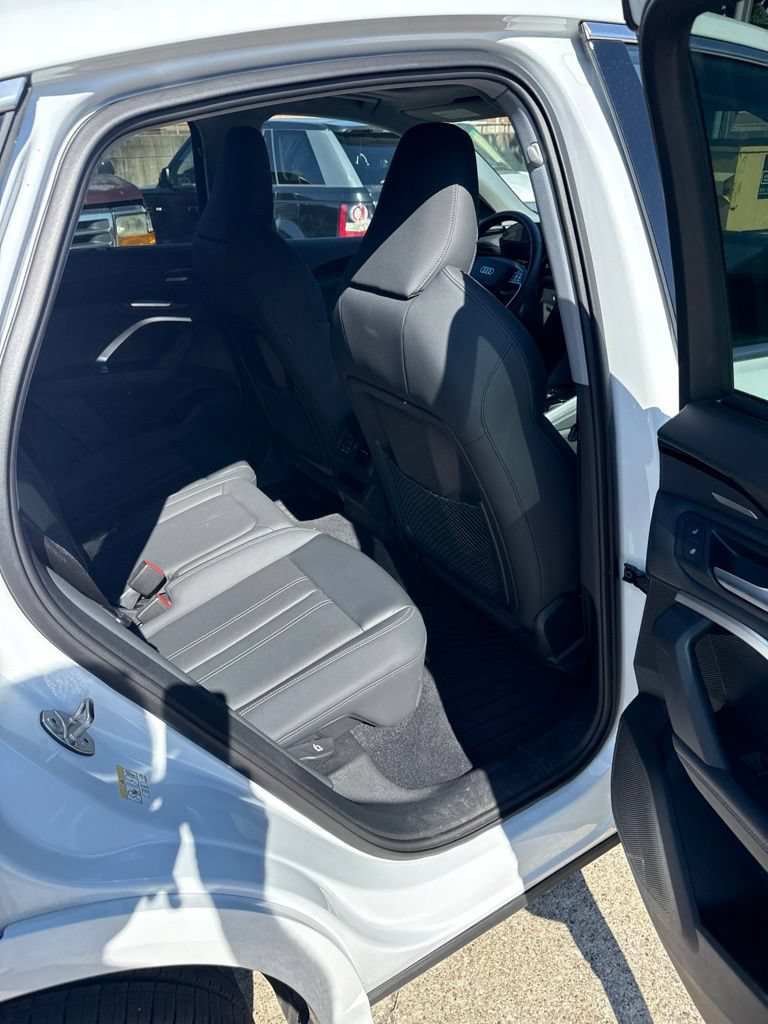 Used 2025 Audi Q5 Premium Plus w/ Premium Plus AWD/4WD image 11